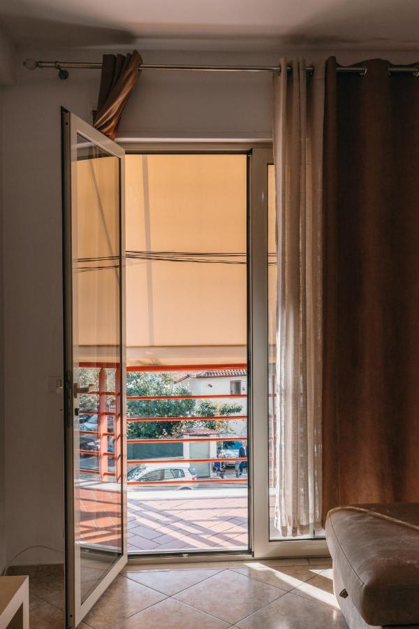 Rs Place 1-bedroom *
